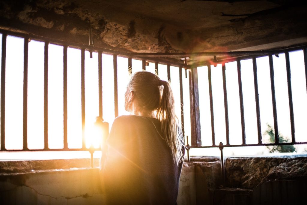 HOW DRUG ADDICTION HURTS AN ADDICT AND PEOPLE AROUND THEM