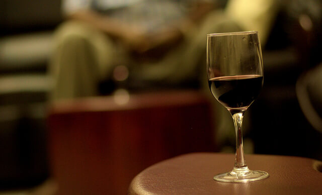 HOW TO TELL IF YOUR DRINK HAS BEEN SPIKED