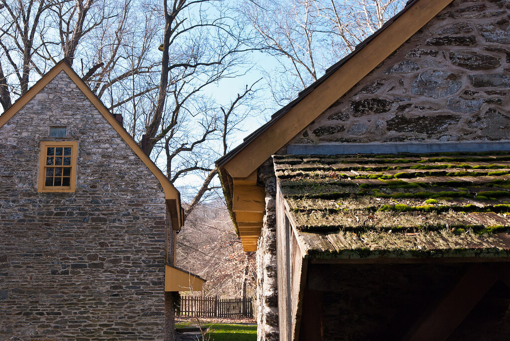 TRACING THE HISTORY OF ALCOHOL USE IN COLONIAL AMERICA
