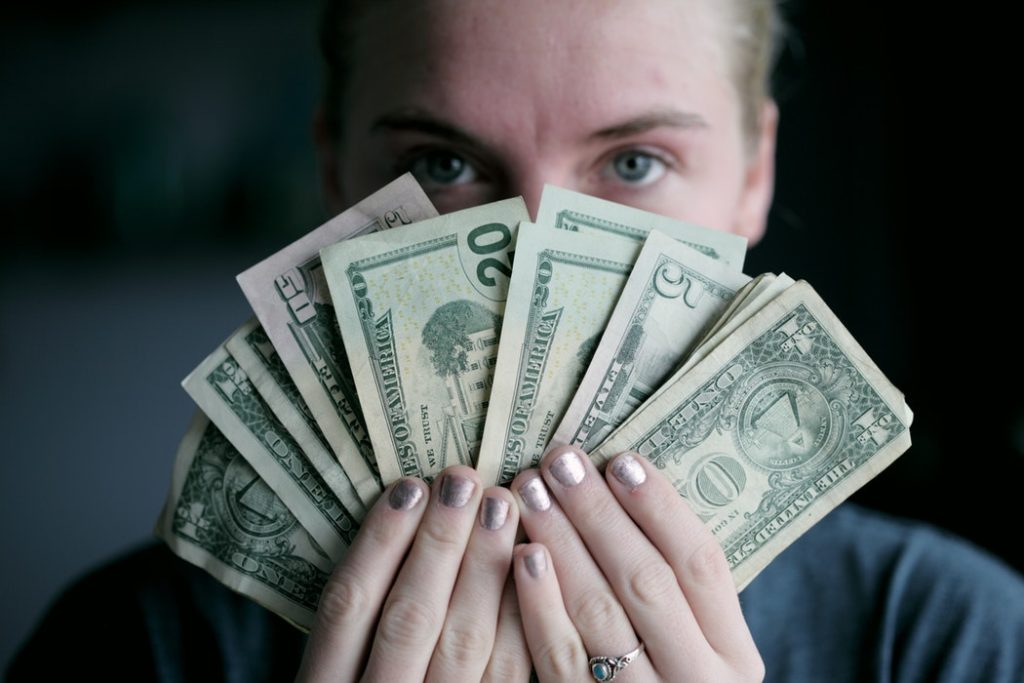 HOW ALCOHOLIC PROBLEMS AFFECT THE UNITED STATES ECONOMY