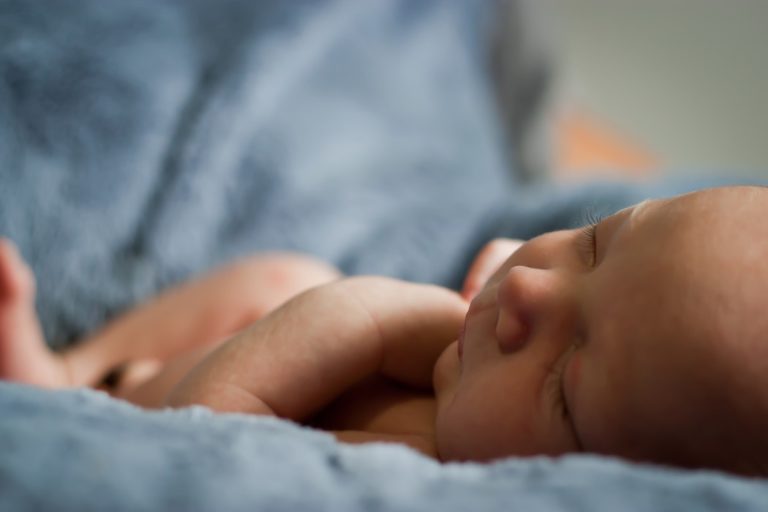 THE CONNECTION BETWEEN ECONOMIC CONDITIONS AND NEONATAL ABSTINENCE SYNDROME