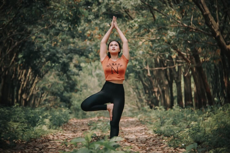 THE BENEFITS OF YOGA FOR DRUG ADDICTS AND ALCOHOLICS