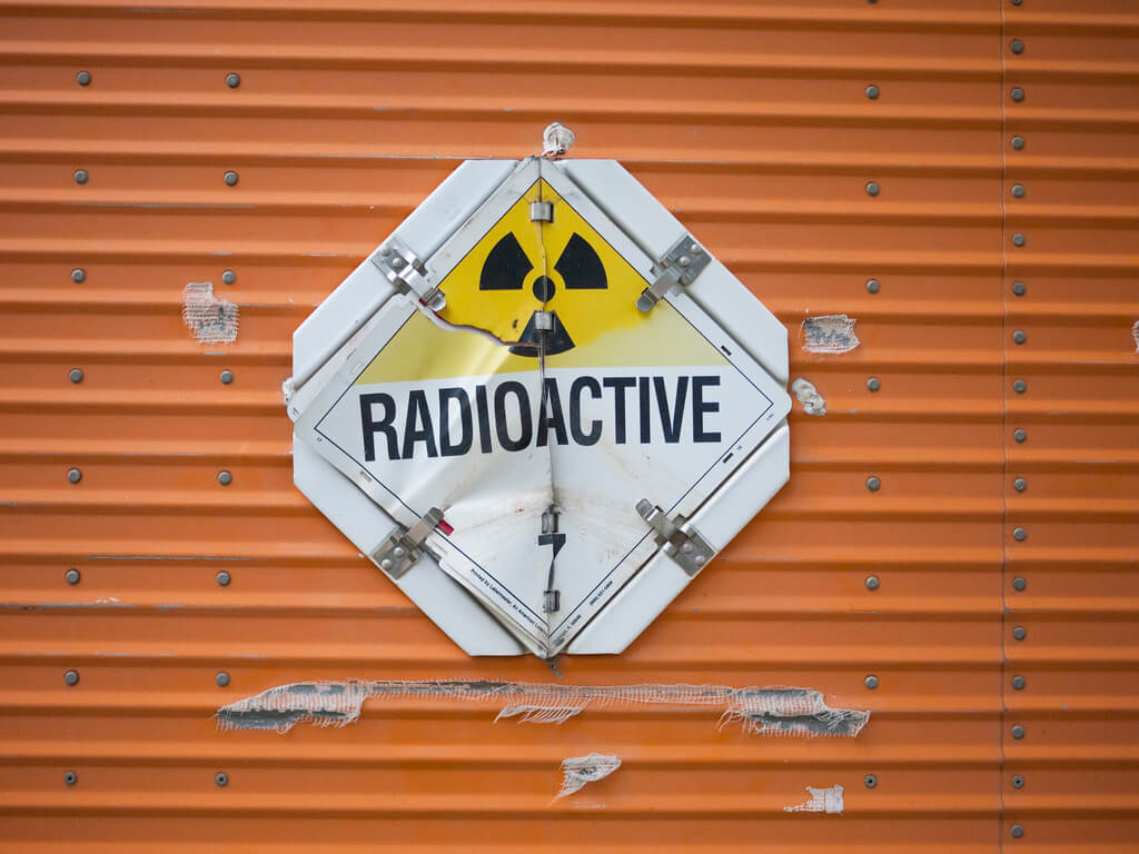 DID YOU KNOW THAT CIGARETTES CONTAIN RADIOACTIVE CHEMICALS?