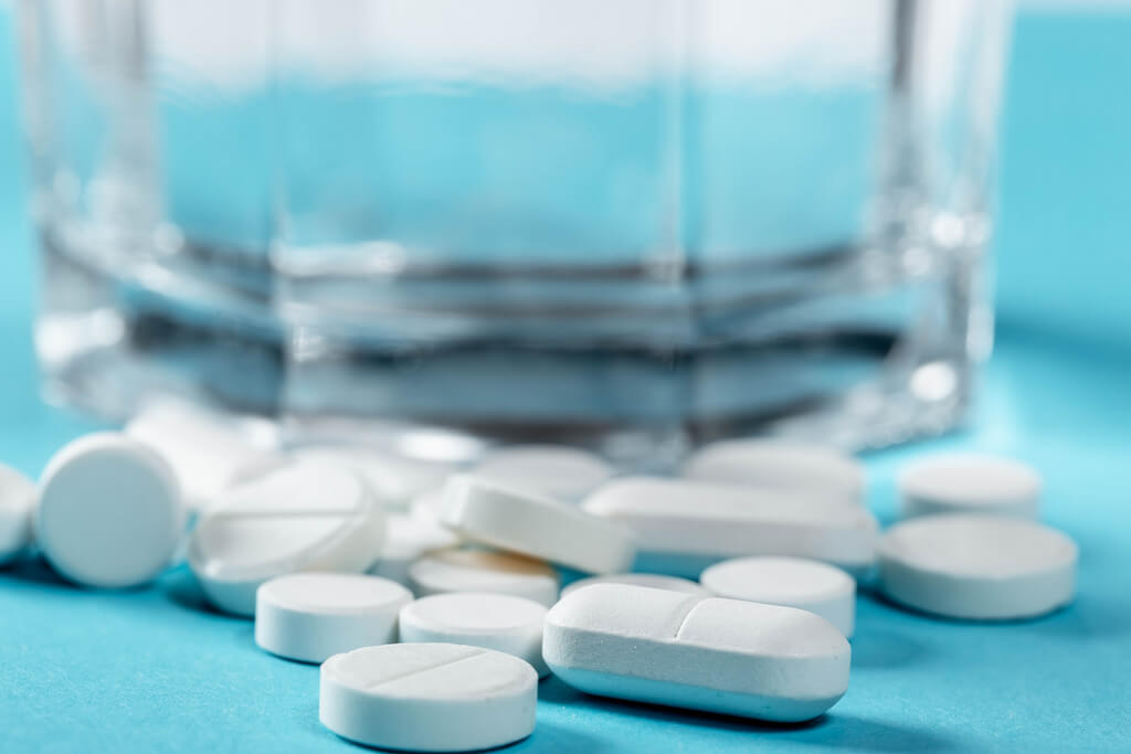 WHY DO PEOPLE START CONSUMING TOO MANY PAINKILLERS?