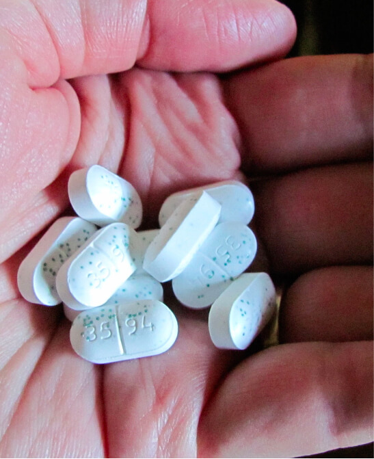 HOW TO SPOT A PAINKILLER ADDICTION-AR35
