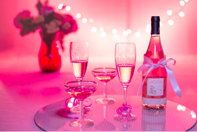 NAVIGATING ALCOHOLIC BEVERAGES DURING THE HOLIDAYS-AR36
