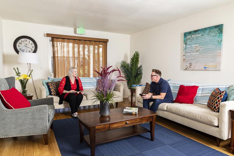 Costa Mesa Rehab Living Room