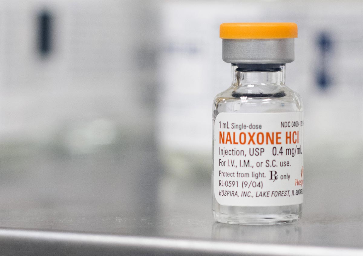 1 single dose of naloxone