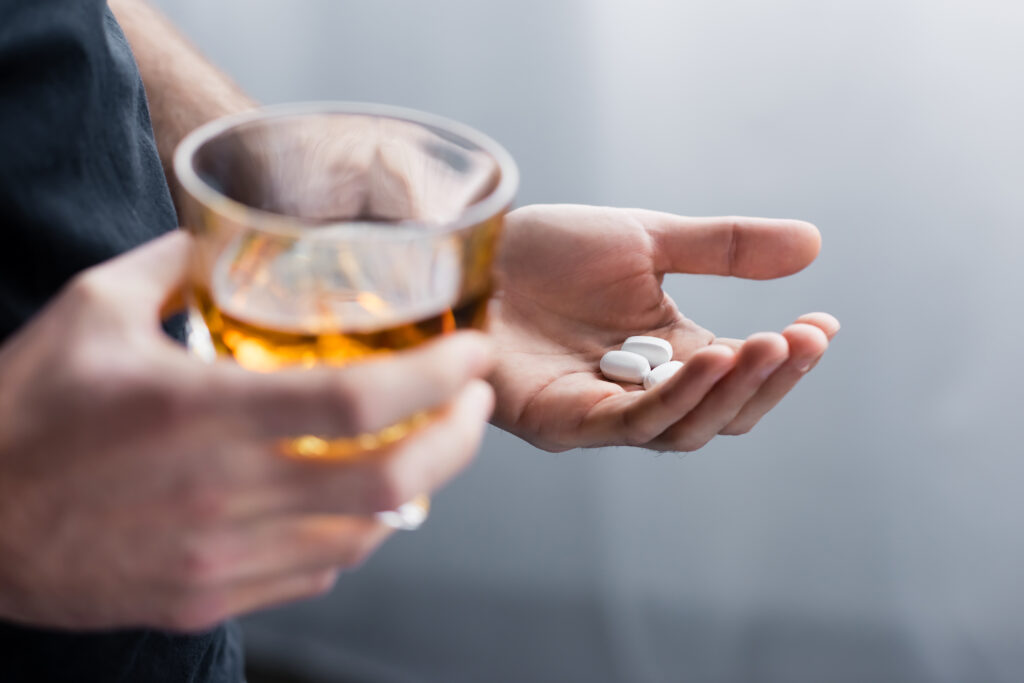 Does Benadryl Help with Alcohol Withdrawal? A Comprehensive Guide-alchol widr1 .jpg
