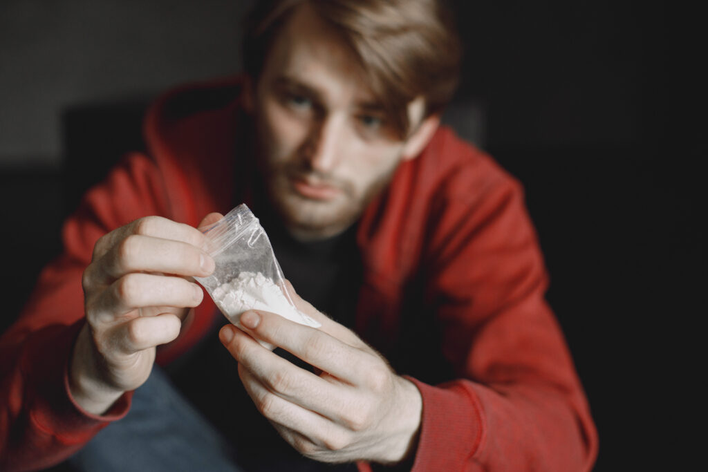 Recognizing Signs of Cocaine Use-cocaine sings 1.jpg