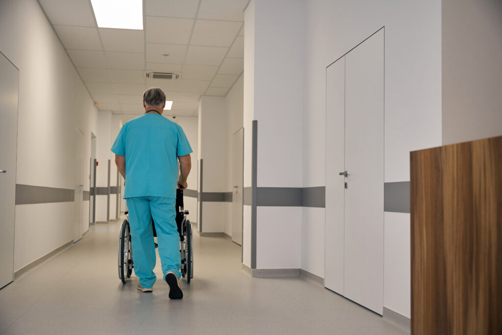 Inpatient vs. Outpatient Mental Health Treatment:-inpatiten 1.jpg