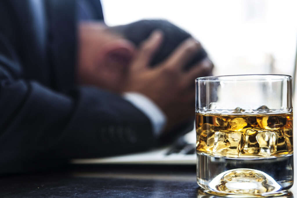 Steve Harwell's Battle with Alcoholism-steve drinkin 1.jpg